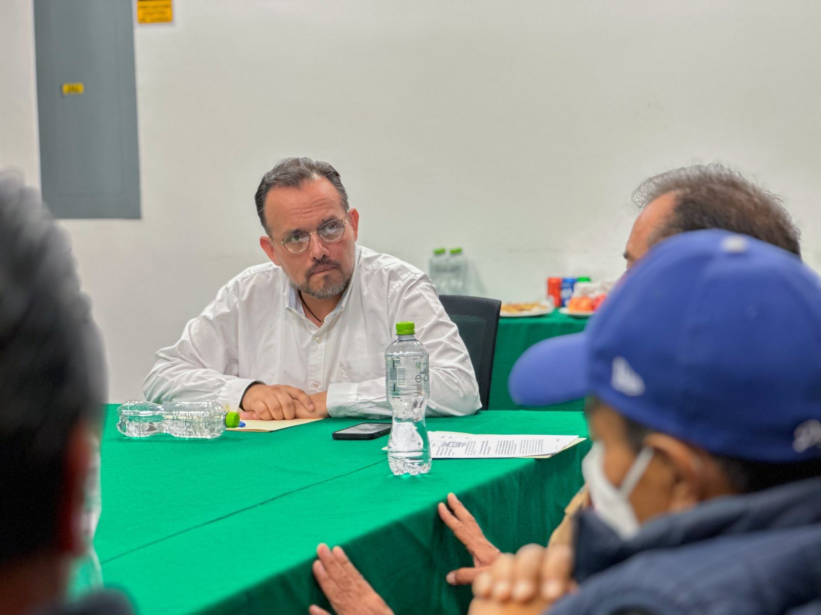 Se reúne diputado Manuel Cambrón con Asociación 100 por Tlaxcala